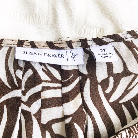 { Plus } Susan Graver blouse, Size 2X - Picture 2 of 4